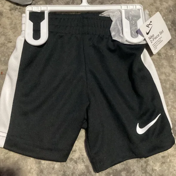 Nike Boys' Toddler 2T Dri-FIT Swoosh T-Shirt & Shorts, 2-Piece Set, Grey & Black - Picture 4 of 7